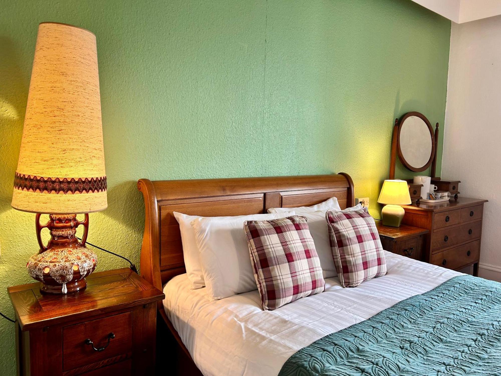 Clarence Quarters Self-Catering Guest House 포츠머스 외부 사진