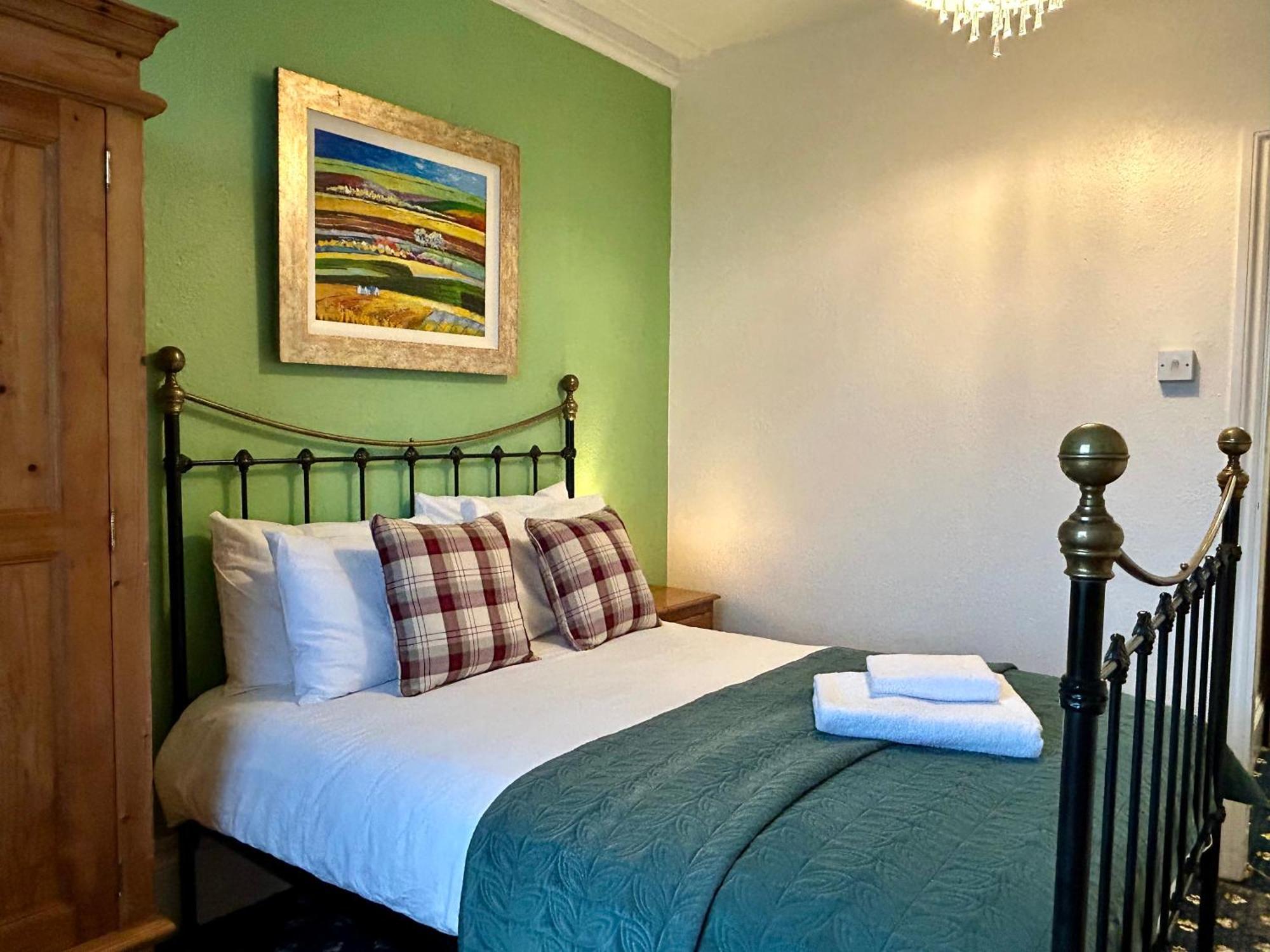 Clarence Quarters Self-Catering Guest House 포츠머스 외부 사진