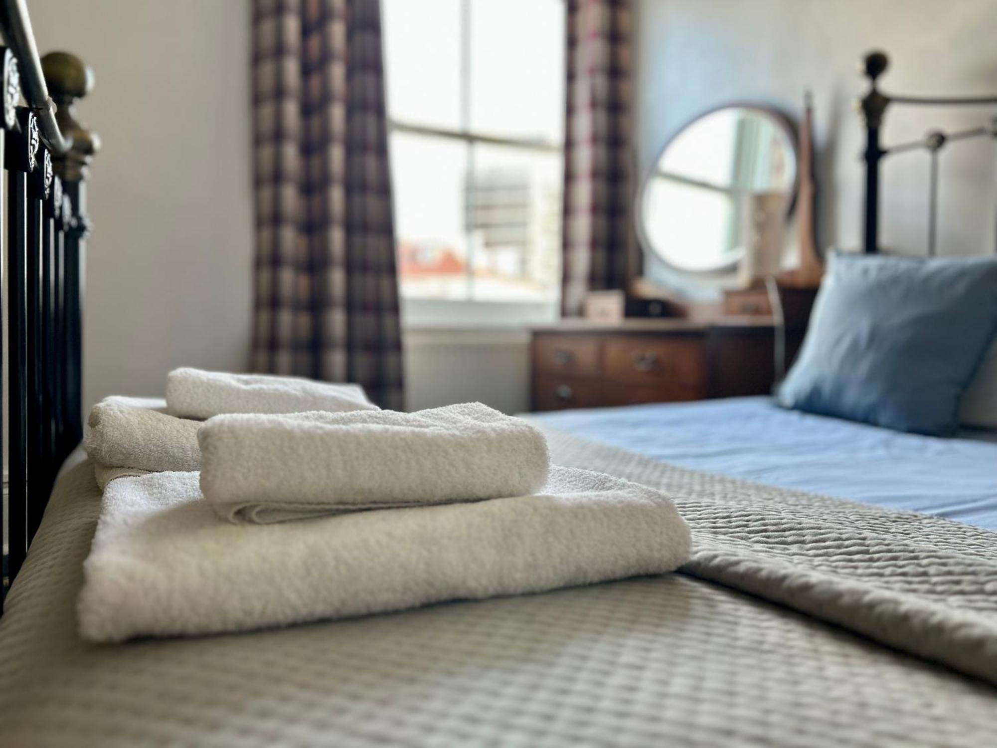 Clarence Quarters Self-Catering Guest House 포츠머스 외부 사진