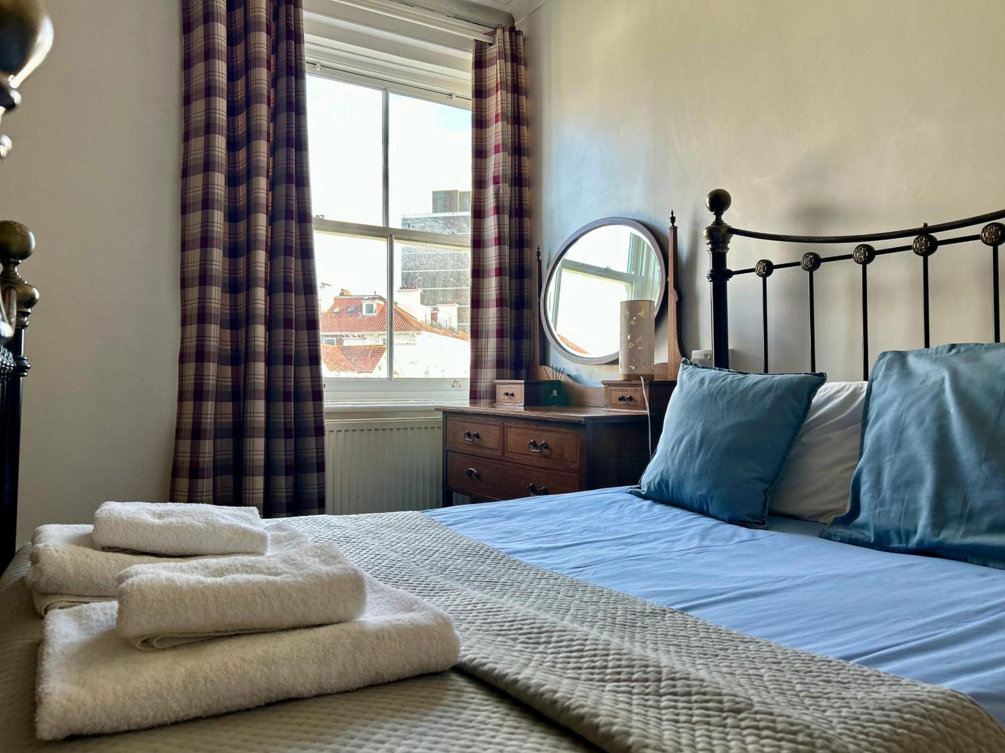 Clarence Quarters Self-Catering Guest House 포츠머스 외부 사진