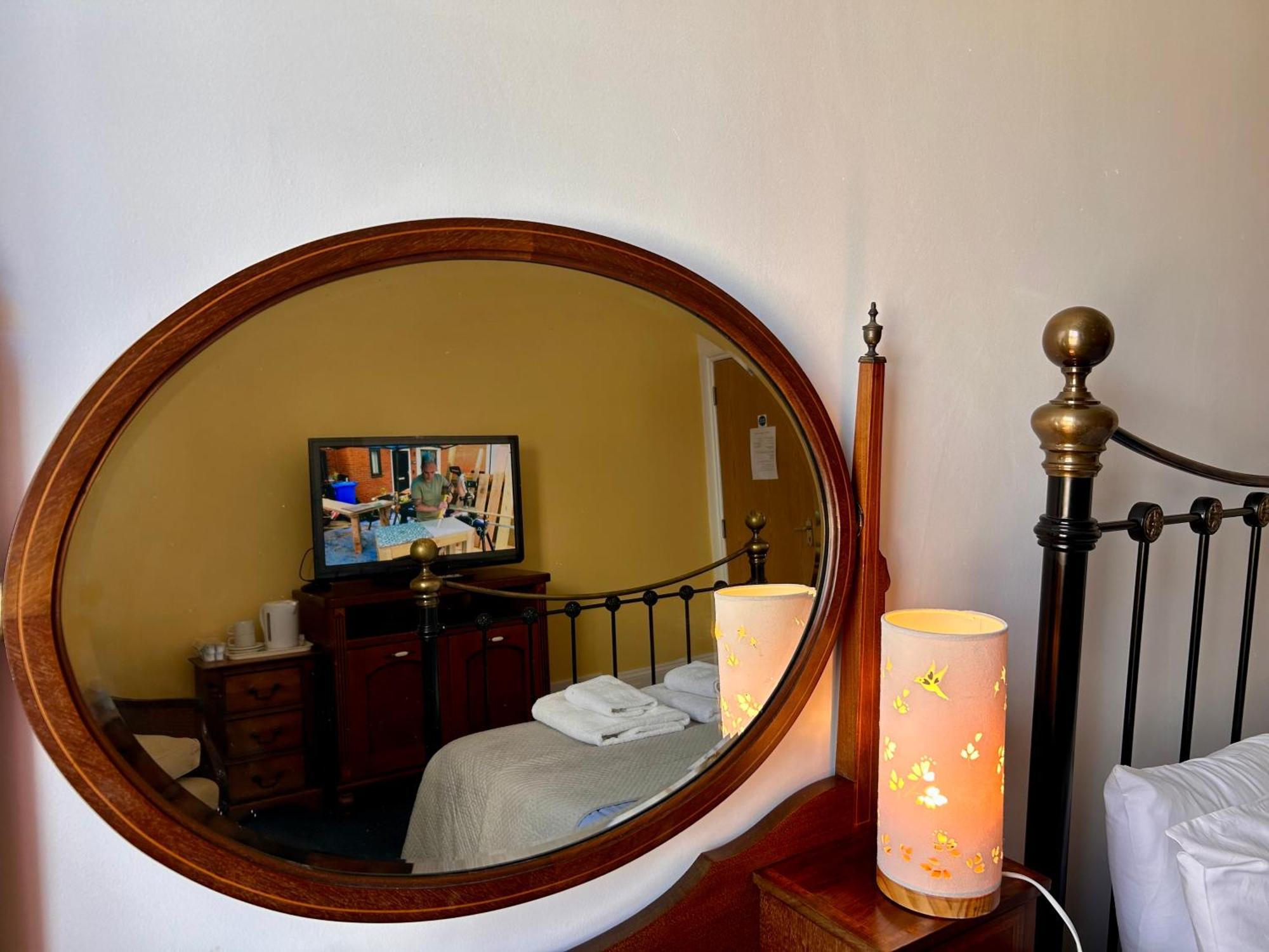 Clarence Quarters Self-Catering Guest House 포츠머스 외부 사진