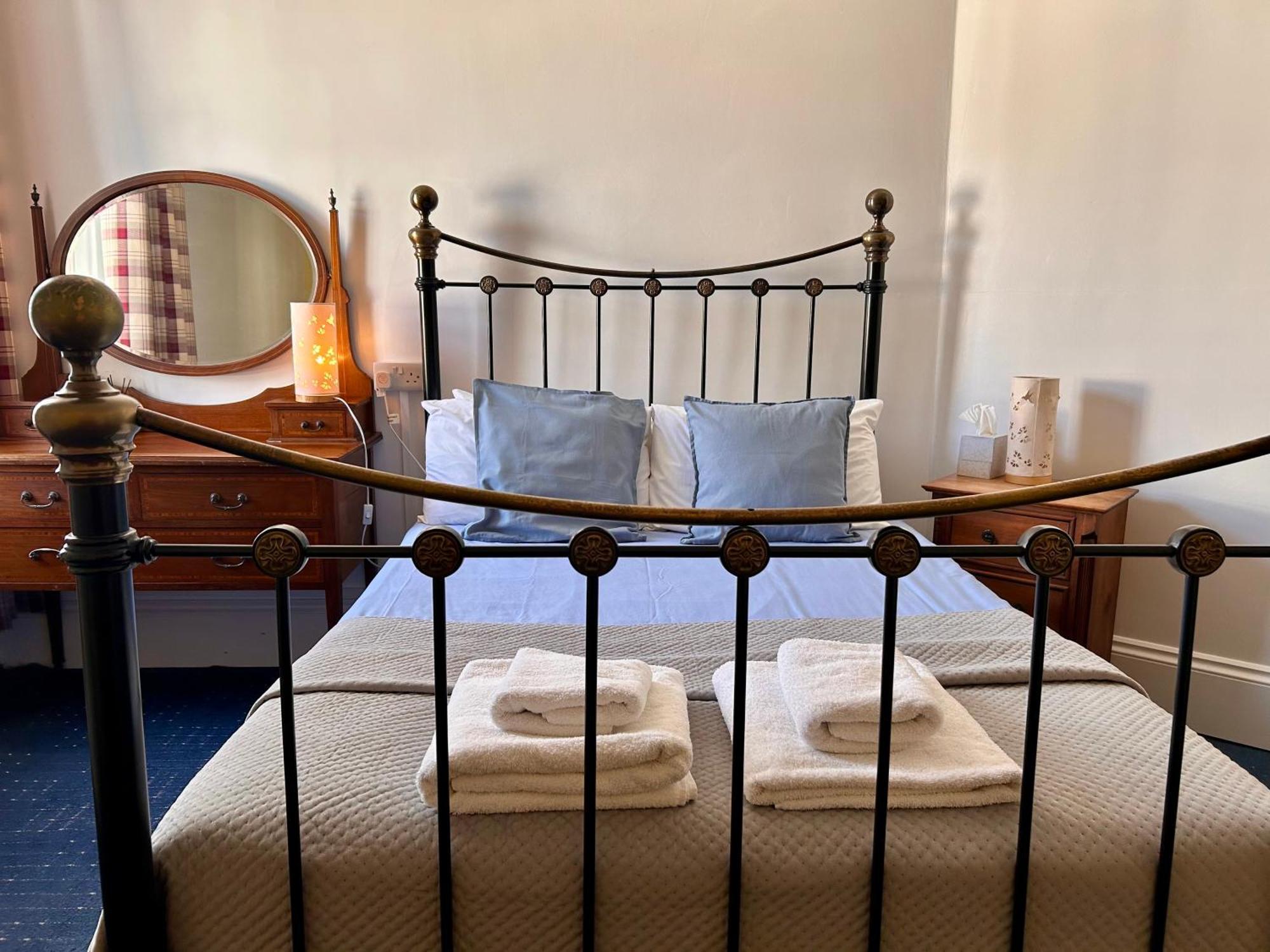 Clarence Quarters Self-Catering Guest House 포츠머스 외부 사진
